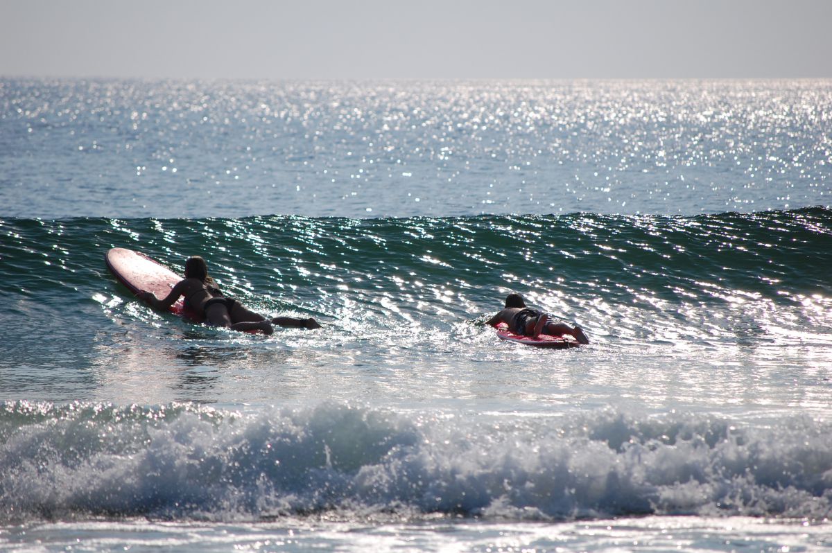 Private surfing lesson - Photo 1